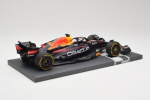 Oracle Red Bull Racing RB18 #33 M. Verstappen Belgian GP 2022 Minichamps 1:18 113221401 Résine — image 3 sur 7