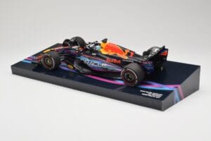 Oracle Red Bull Racing RB19 #33 M. Verstappen Miami GP 2023 Case Edition Minichamps 1:18 113233501 Résine — image 5 sur 7