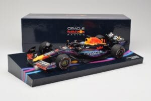 Oracle Red Bull Racing RB19 #33 M. Verstappen Miami GP 2023 Case Edition Minichamps 1:18 113233501 Résine — image 7 sur 7