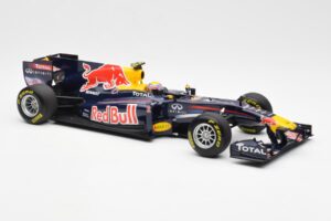 Red Bull Racing RB7 #2 M. Webber Showcar F1 2011 Minichamps 1:18 110110072 Métal Moulé — image 4 sur 6