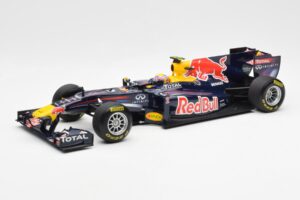 Red Bull Racing RB7 #2 M. Webber Showcar F1 2011 Minichamps 1:18 110110072 Métal Moulé