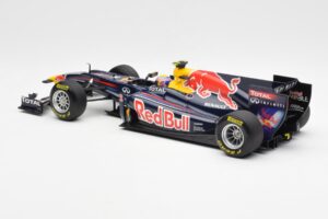 Red Bull Racing RB7 #2 M. Webber Showcar F1 2011 Minichamps 1:18 110110072 Métal Moulé — image 5 sur 6