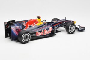 Red Bull Racing Renault RB5 #5 S. Vettel Showcar 2010 Minichamps 1:18 153100175 Métal Moulé — image 2 sur 6