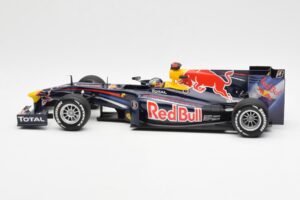Red Bull Racing Renault RB5 #5 S. Vettel Showcar 2010 Minichamps 1:18 153100175 Métal Moulé — image 3 sur 6