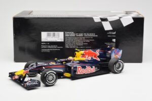 Red Bull Racing Renault RB6 #6 M. Webber F1 2010 Minichamps 1:18 110100006 Métal Moulé — image 6 sur 6