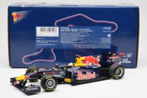 Red Bull Racing Renault RB6 #5 S. Vettel F1 World Champion Showcar 2010 Minichamps 1:18 150100075 Métal Moulé — image 6 sur 6