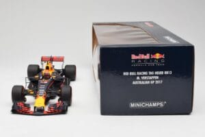 Red Bull Racing RB13 Tag Heuer #33 M. Verstappen Australian GP 2017 Minichamps 1:18 110170033 Résine — image 6 sur 7