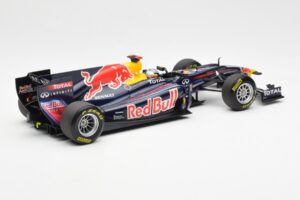 Red Bull Racing Renault RB7 #1 S. Vettel F1 World Champion Showcar 2011 Minichamps 1:18 113110271 Métal Moulé — image 2 sur 6