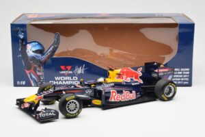 Red Bull Racing Renault RB7 #1 S. Vettel F1 World Champion Showcar 2011 Minichamps 1:18 113110271 Métal Moulé — image 6 sur 6