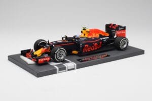 Red Bull RB12 #33 M. Verstappen Spain GP Winner 2016 Minichamps 1:18 117160333 Métal Moulé — image 2 sur 7