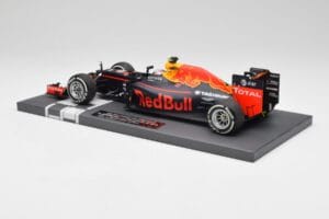 Red Bull RB12 #33 M. Verstappen Spain GP Winner 2016 Minichamps 1:18 117160333 Métal Moulé — image 5 sur 7