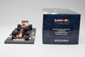 Red Bull RB12 #33 M. Verstappen Spain GP Winner 2016 Minichamps 1:18 117160333 Métal Moulé — image 7 sur 7