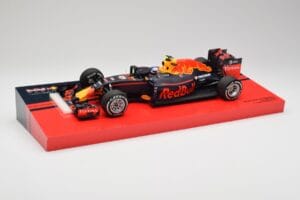 Red Bull RB12 #33 M. Verstappen Spain GP Winner 2016 Minichamps 1:18 147160533 Métal Moulé — image 2 sur 6