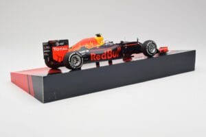 Red Bull RB12 #33 M. Verstappen Spain GP Winner 2016 Minichamps 1:18 147160533 Métal Moulé — image 3 sur 6