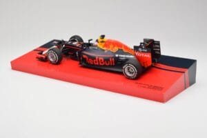Red Bull RB12 #33 M. Verstappen Spain GP Winner 2016 Minichamps 1:18 147160533 Métal Moulé — image 5 sur 6