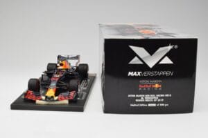 Red Bull RB15 #33 M. Verstappen Brazil GP Winner 2019 Minichamps 1:18 113191933 Métal Moulé — image 7 sur 7