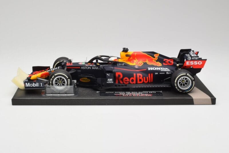 Red Bull RB16 #33 M. Verstappen Abu Dhabi GP Winner 2020 Minichamps 1:18 113201733 Métal Moulé
