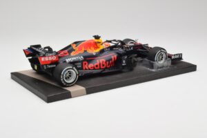 Red Bull RB16B #33 M. Verstappen Dutch GP Winner 2021 Minichamps 1:18 113212533 Métal Moulé — image 3 sur 7