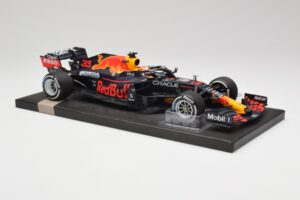 Red Bull RB16B #33 M. Verstappen Dutch GP Winner 2021 Minichamps 1:18 113212533 Métal Moulé — image 4 sur 7