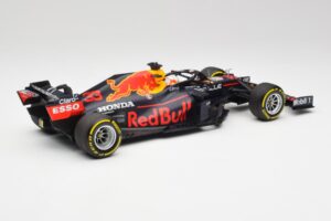 Red Bull RB16B #33 M. Verstappen Emilia Romagna GP Winner Mid Race Tyres 2021 Minichamps 1:18 110210133 Métal Moulé — image 2 sur 7
