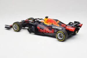 Red Bull RB16B #33 M. Verstappen Emilia Romagna GP Winner Mid Race Tyres 2021 Minichamps 1:18 110210133 Métal Moulé — image 5 sur 7