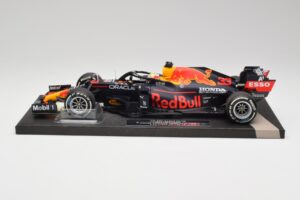 Red Bull RB16B #33 M. Verstappen Styrian & Austrian GP Winner 2021 Minichamps 1:18 113210933 Métal Moulé