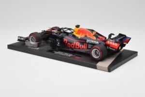 Red Bull RB16B #33 M. Verstappen Abu Dhabi GP 2021 Winner Missing Figurine & Pitboard Minichamps 1:18 113212333 Résine — image 5 sur 7