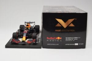 Red Bull RB16B #33 M. Verstappen Abu Dhabi GP 2021 Winner Missing Figurine & Pitboard Minichamps 1:18 113212333 Résine — image 6 sur 7