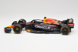 Red Bull RB18 #1 M. Verstappen France GP Winner 2022 Minichamps 1:18 110221201 Métal Moulé — image 3 sur 7