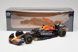 Red Bull RB18 #1 M. Verstappen France GP Winner 2022 Minichamps 1:18 110221201 Métal Moulé — image 6 sur 7