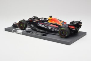 Red Bull RB18 #1 M. Verstappen Japan GP Winner No Figure 2022 Minichamps 1:18 113221801B Métal Moulé — image 5 sur 7