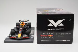 Red Bull RB18 #1 M. Verstappen Japan GP Winner No Figure 2022 Minichamps 1:18 113221801B Métal Moulé — image 7 sur 7