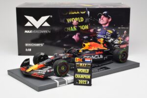 Red Bull RB18 #1 M. Verstappen Japan GP Winner No Figure & Pitboard 2022 Minichamps 1:18 113221801FB Métal Moulé — image 6 sur 7