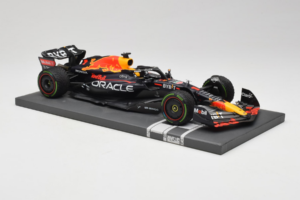 Red Bull Racing RB18 #1 M. Verstappen Japan GP Winner 2022 Minichamps 1:18 113221801FB-R1 Métal Moulé — image 4 sur 8