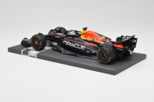 Red Bull Racing RB18 #1 M. Verstappen Japan GP Winner 2022 Minichamps 1:18 113221801FB-R1 Métal Moulé — image 5 sur 8