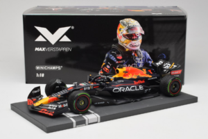 Red Bull Racing RB18 #1 M. Verstappen Japan GP Winner 2022 Minichamps 1:18 113221801FB-R1 Métal Moulé — image 8 sur 8