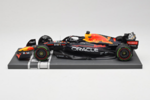 Red Bull Racing RB18 #1 M. Verstappen Japan GP Winner 2022 Minichamps 1:18 113221801FB-R1 Métal Moulé