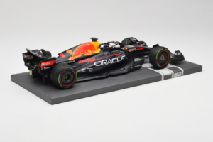 Red Bull Racing RB18 #1 M. Verstappen Japan GP Winner 2022 Minichamps 1:18 113221801FB-R1 Métal Moulé — image 3 sur 8