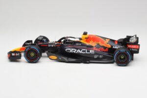 Red Bull RB18 #1 M. Verstappen Monaco GP 3rd Wet 2022 Minichamps 1:18 110220701 Métal Moulé — image 3 sur 7