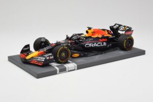 Red Bull RB18 Oracle #1 M. Verstappen Abu Dhabi GP 2022 Winner Minichamps 1:18 113222201 Résine — image 2 sur 7