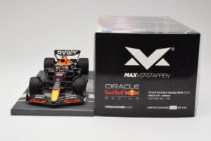 Red Bull RB18 Oracle #1 M. Verstappen Dutch GP 2022 Winner Minichamps 1:18 113221501 Résine — image 6 sur 7