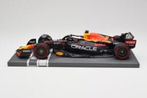 Red Bull RB18 Oracle #1 M. Verstappen Italian GP 2022 Winner Minichamps 1:18 113221601 Résine