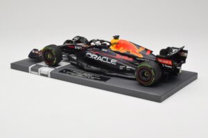 Red Bull RB18 Oracle #1 M. Verstappen Japanese GP 2022 World Champion Minichamps 1:18 113221801 Résine — image 5 sur 7