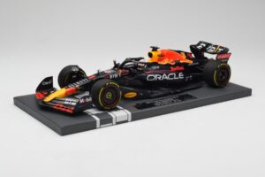 Red Bull RB18 Oracle #1 M. Verstappen US GP 2022 Winner Minichamps 1:18 113221901 Résine — image 2 sur 7