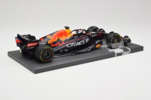 Red Bull RB18 #1 M. Verstappen Emilia Romagna GP 2022 Winner Minichamps 1:18 113220401 Résine — image 3 sur 7