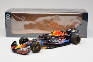 Red Bull RB19 #1 M. Verstappen Austin GP Winner 2023 Minichamps 1:18 110231901 Métal Moulé — image 6 sur 6