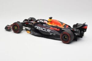 Red Bull RB19 #1 M. Verstappen Qatar Sprint Race 2nd WC 2023 Minichamps 1:18 110231801 Métal Moulé — image 5 sur 6