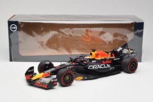 Red Bull RB19 #1 M. Verstappen Qatar Sprint Race 2nd WC 2023 Minichamps 1:18 110231801 Métal Moulé — image 6 sur 6