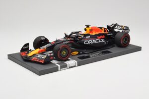Red Bull RB19 Oracle #1 M. Verstappen Australian GP 2023 Winner Minichamps 1:18 113230301 Résine — image 2 sur 7