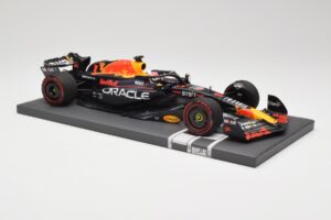 Red Bull RB19 Oracle #1 M. Verstappen Australian GP 2023 Winner Minichamps 1:18 113230301 Résine — image 4 sur 7